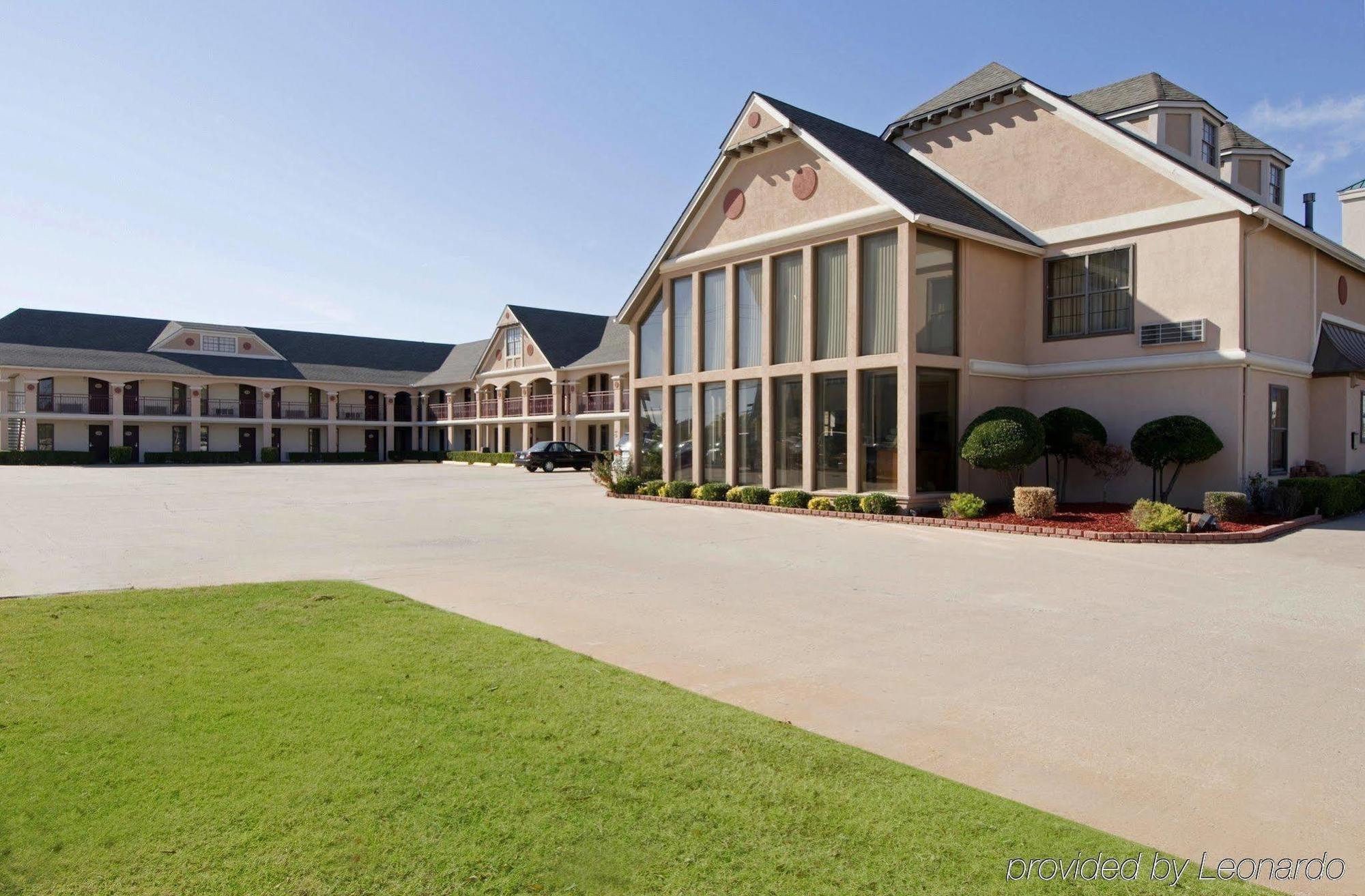 Econo Lodge Inn & Suites Oklahoma City Exterior photo