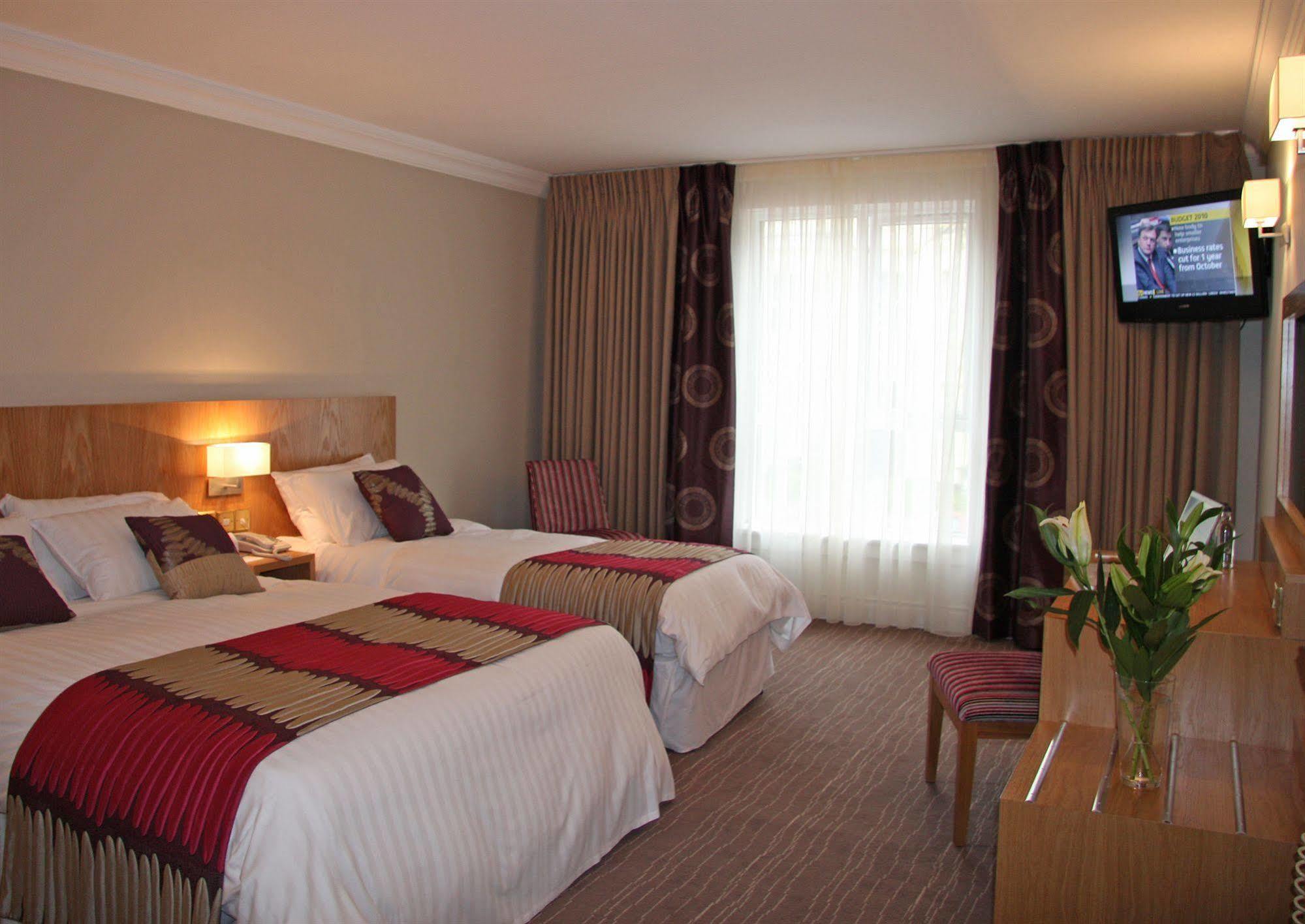 Wellington Park Hotel Belfast Room photo