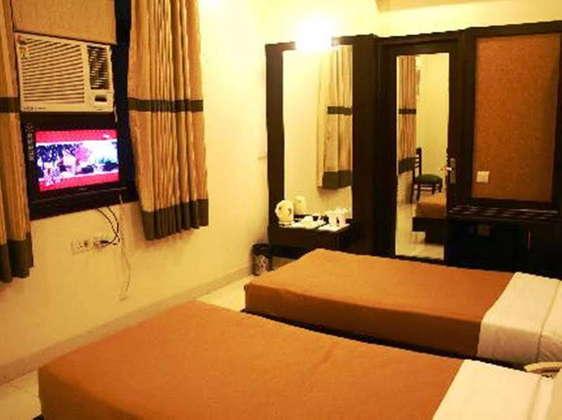 Hotel Saar Inn New Delhi Exterior photo
