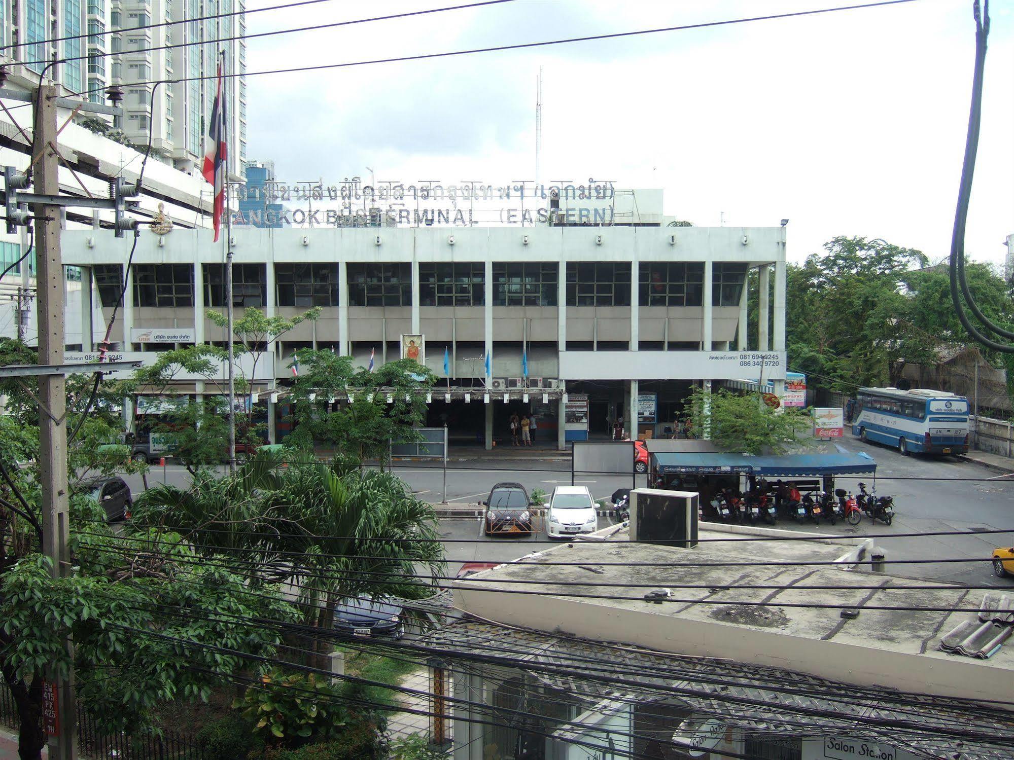 Lodge 61 Hotel Bangkok Exterior photo
