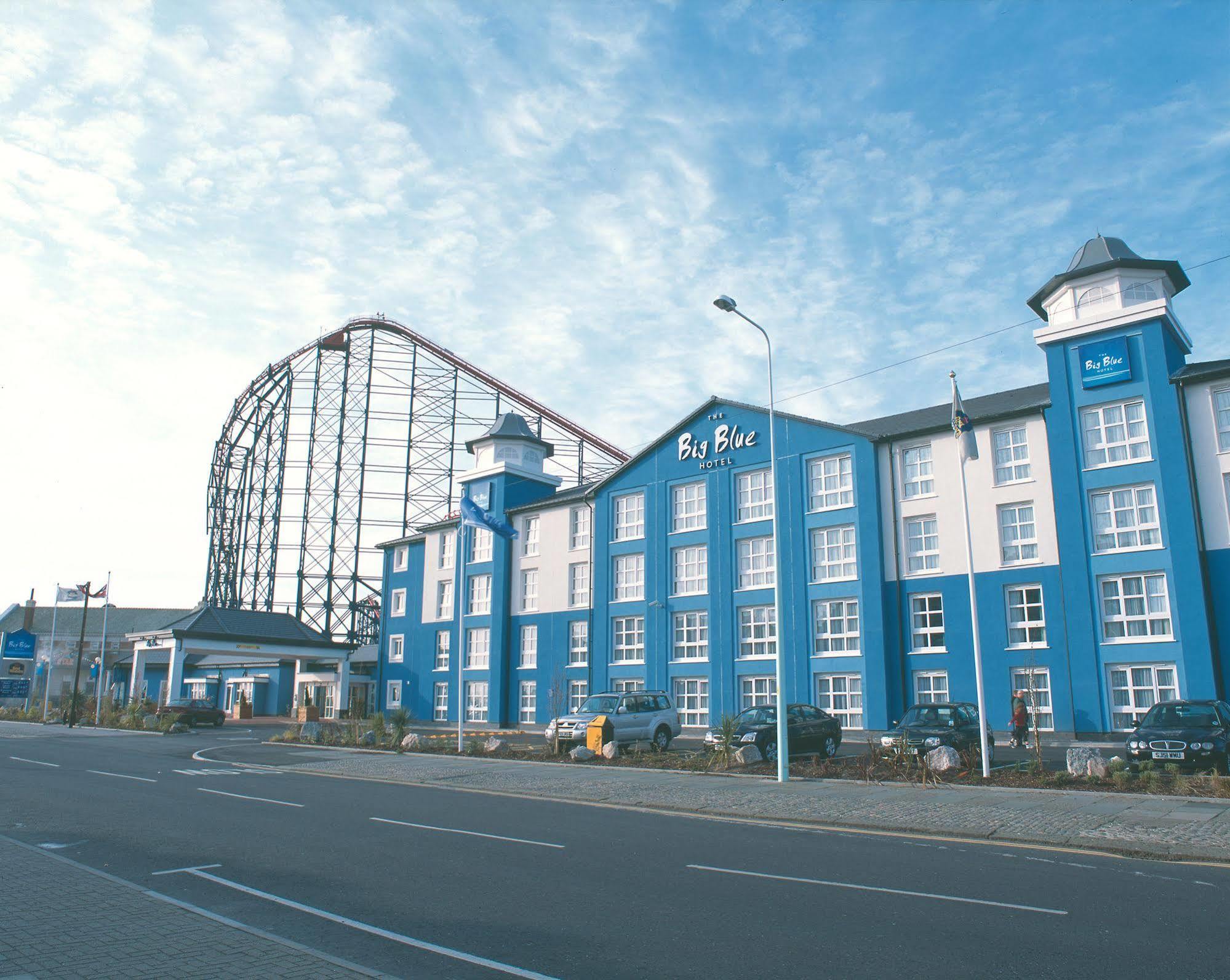 The Big Blue Hotel - Blackpool Pleasure Beach Exterior photo