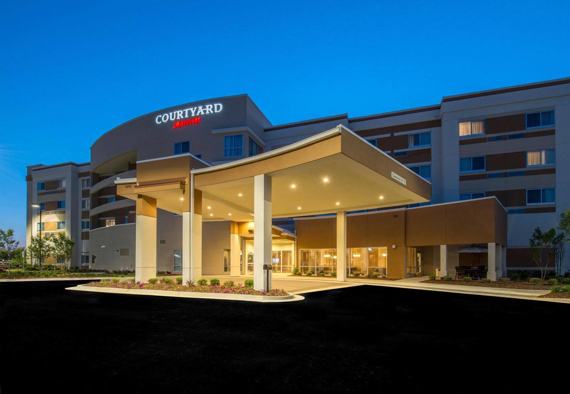 Courtyard By Marriott Columbus Hotel Exterior photo