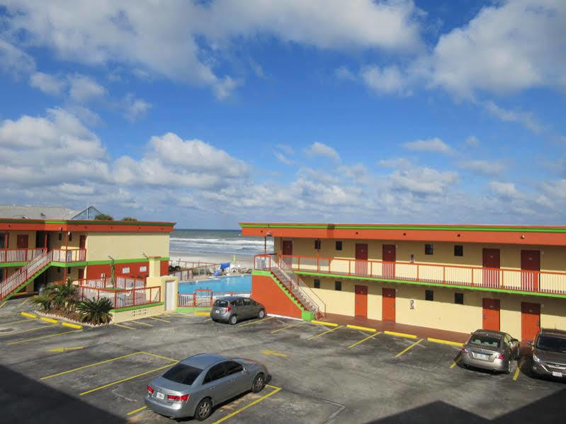 Super 8 Oceanfront Hotel Daytona Beach Exterior photo
