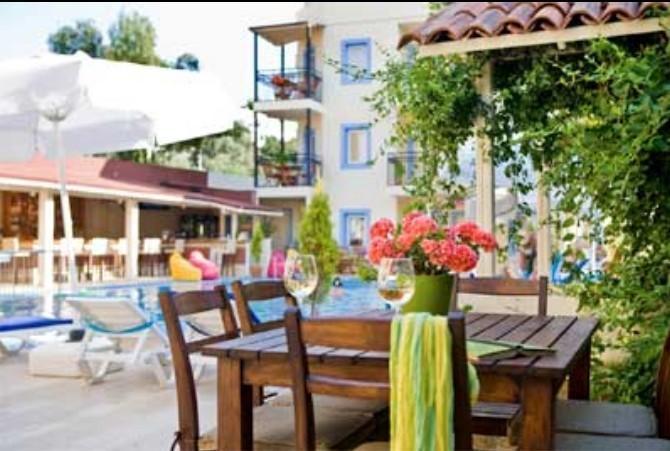 Merve Apartments, Your Home From Home In Central Bodrum, Street Cats Frequent The Property, Not All Apartments Have Balconies , Ground Floor Have Terrace With Table And Chairs Exterior photo
