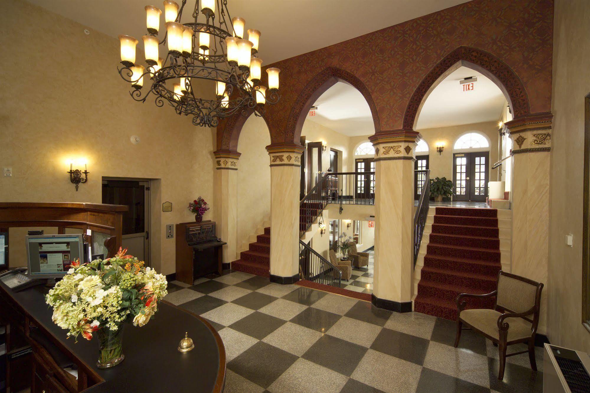 General Francis Marion Hotel Interior photo