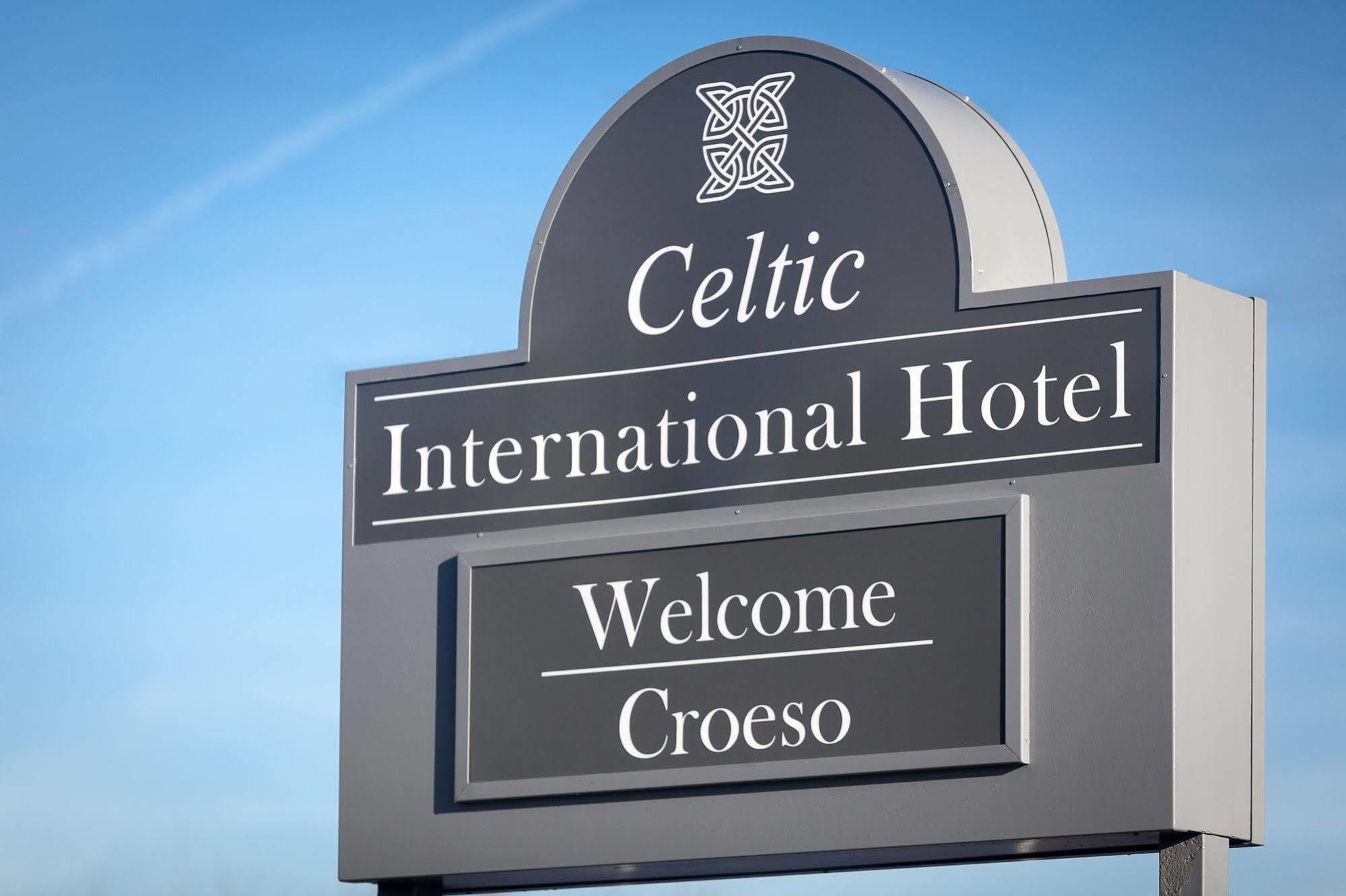 Celtic International Hotel Cardiff Airport Barry Exterior photo