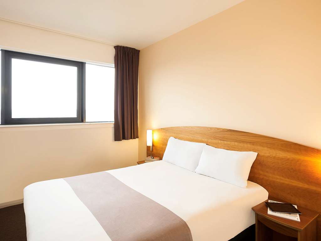 Ibis Leeds Centre Marlborough Street Hotel Room photo