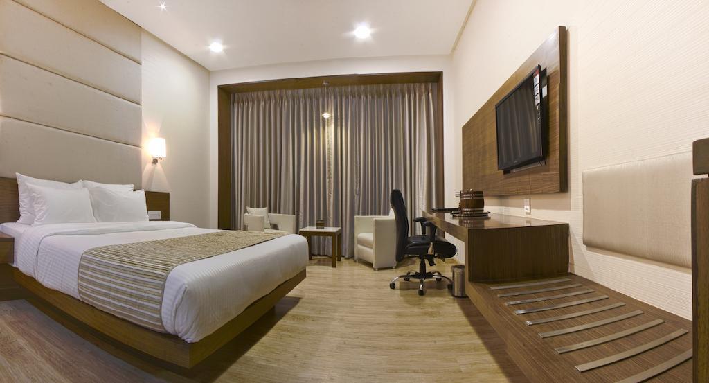 Narayani Heights, Ahmedabad Hotel Room photo