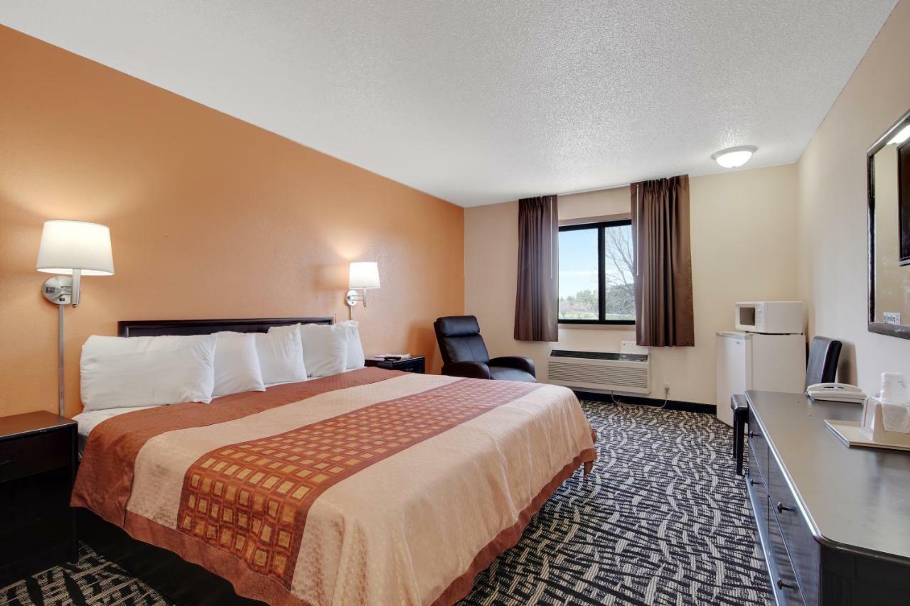 Americas Quality Inn & Suites - Finlayson Exterior photo