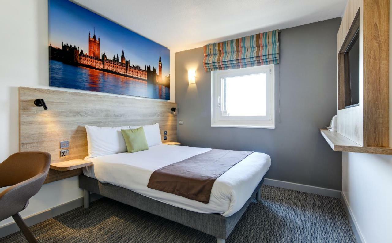 Ibis Styles London Excel Hotel Room photo