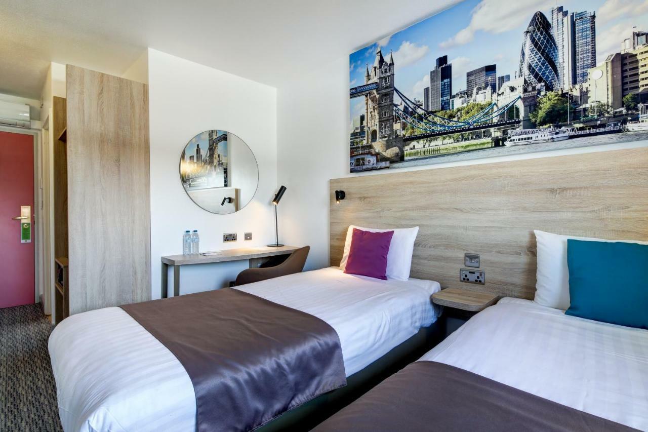 Ibis Styles London Excel Hotel Room photo