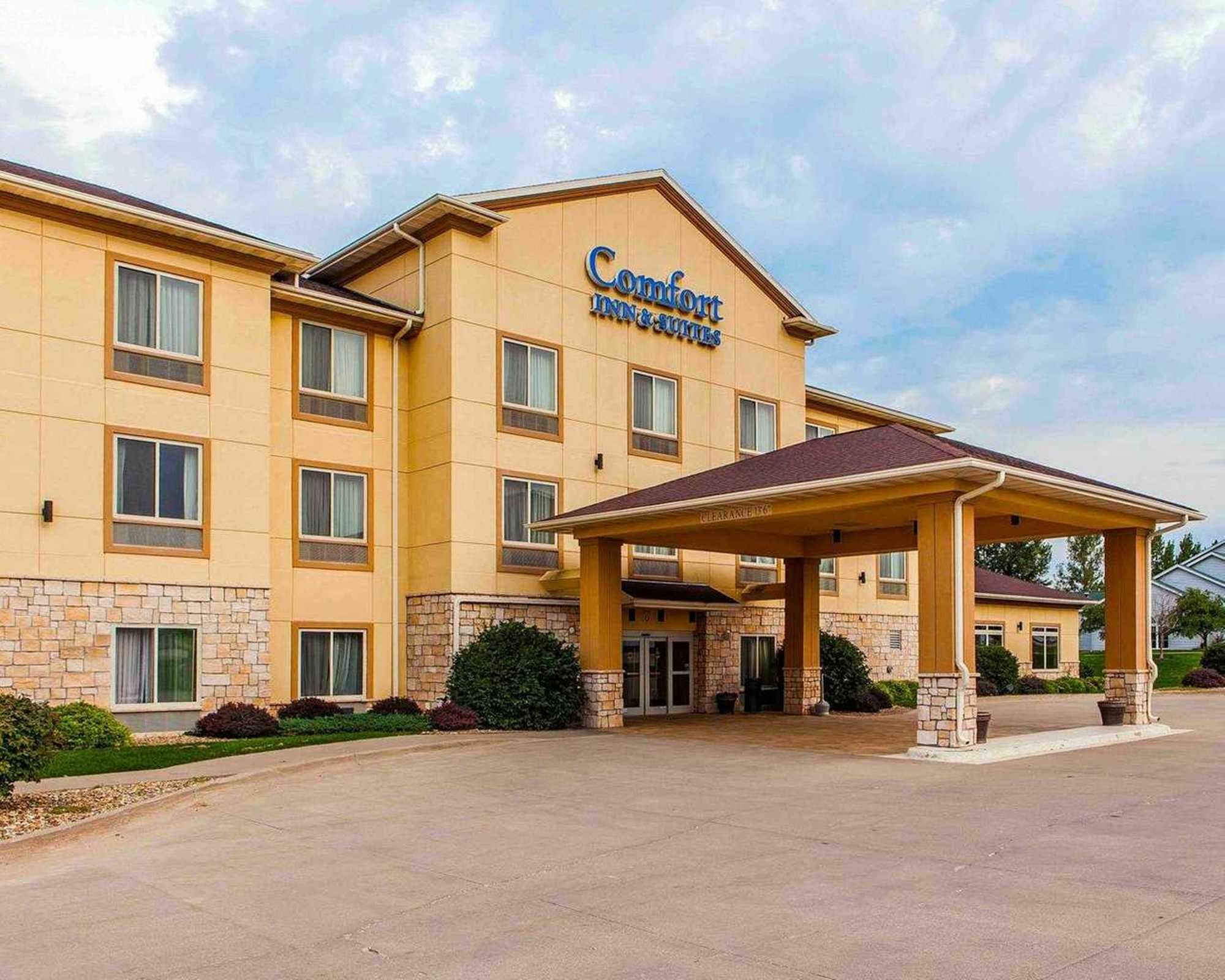 Comfort Inn & Suites Grinnell Near I-80 Exterior photo