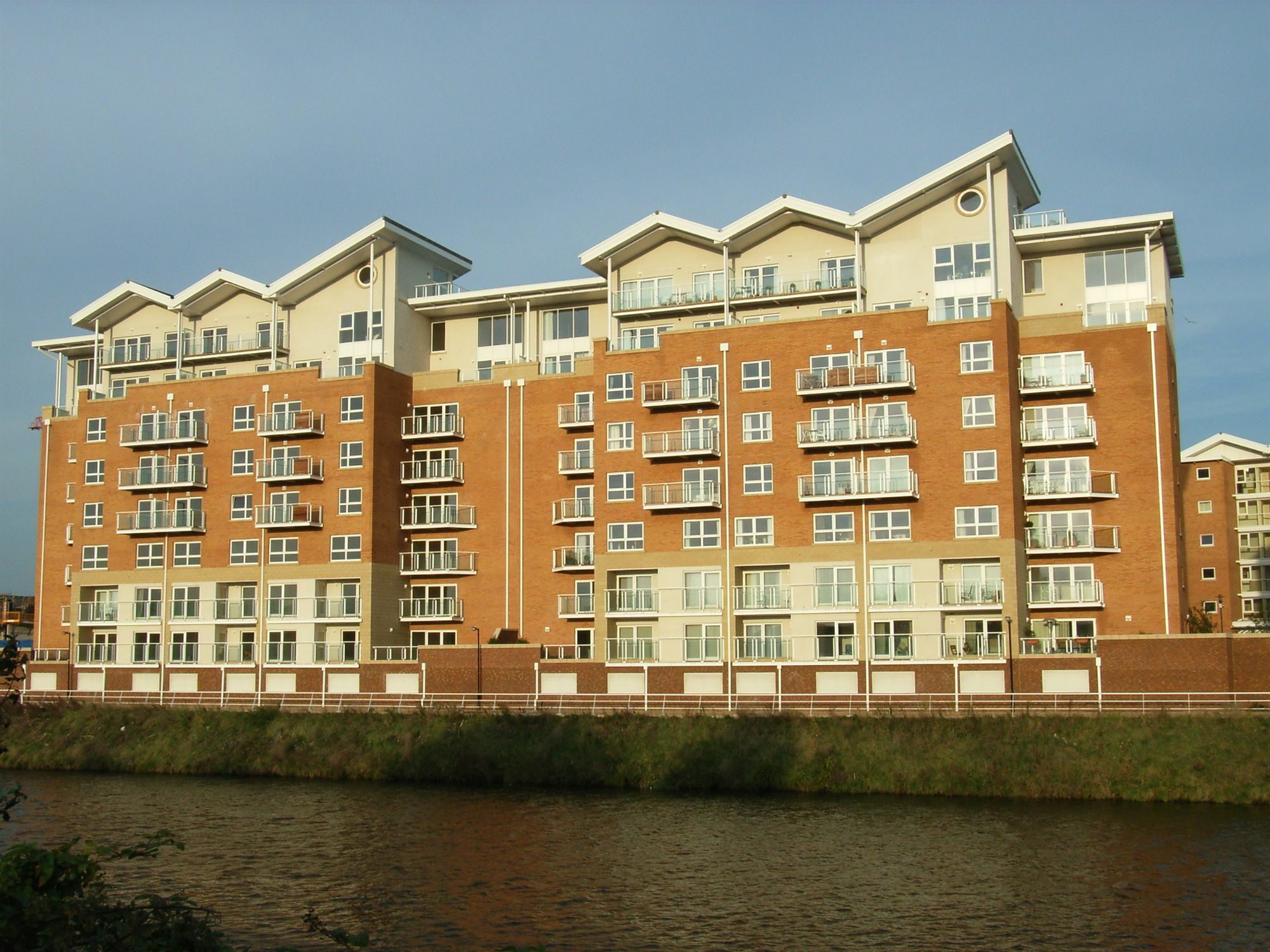 Century Wharf Serviced Apartments Cardiff Exterior photo