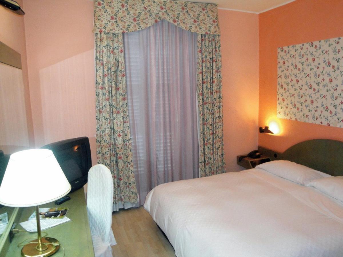 Hotel Due Mondi Turin Room photo